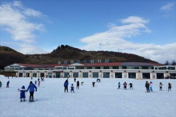 康輝旅游網(wǎng)武漢動車起止神農(nóng)架中和國際滑雪場+龍降坪滑雪場2天1晚跟團(tuán)游