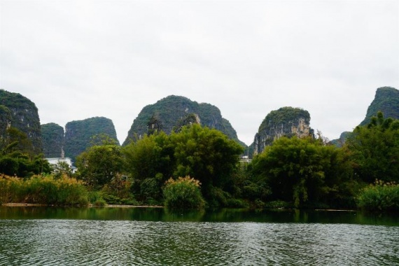 康輝旅游網(wǎng)廣州往返桂林象鼻山、千古城、興坪漓江、遇龍河雙人竹筏、世外桃源動車4天，享趣桂林