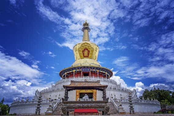 康辉旅游网<12人精品团>深圳出发丽江+-拉市海湿地轻徒步+格拉丹景区+香格里拉独克宗古城+普达措森林公园+纳帕海+藏牧原乡+束河古镇+五彩大经幡+玉湖村双飞5天4晚跟团游，纯玩无自费