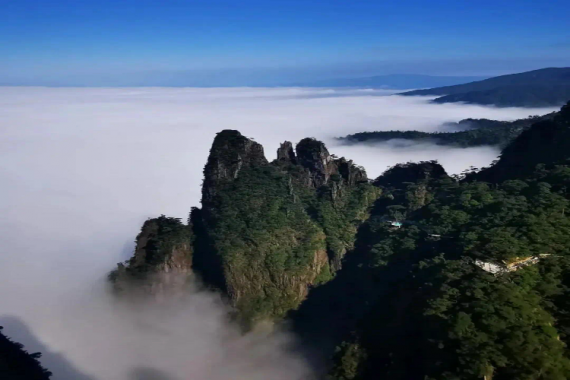 康辉旅游网<豪叹郴州>广州往返莽山五指峰·网红丹霞大峡谷马皇丘·东江湖游船纯玩汽车3天游