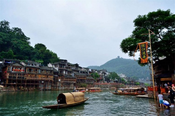 康辉旅游网<经典>QJ春节【超值全景游】韶山+长沙+张家界+芙蓉镇+茶峒+凤凰古城高铁5天