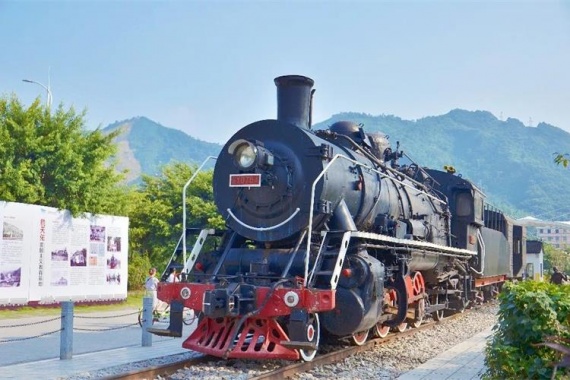 康辉旅游网【初心之旅·康养相伴】广州往返英德浈阳峡小镇、亚婆田白水寨、住连樟山居纯玩2天