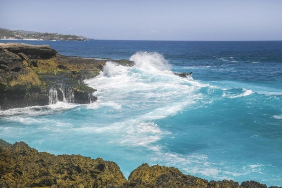 康辉旅游网B线：塞武瀑布&布罗莫火山&伊真火山&罗威纳追海豚&佩尼达岛-七天六晚广州起止