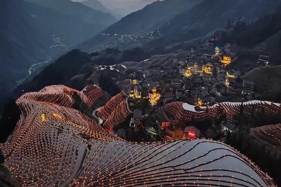 康辉旅游网<经典很想去桂林>春节广州往返龙脊星空梯田、船游兴坪漓江、 遇龙河竹筏动车三天