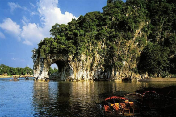 康辉旅游网<经典纯真大漓江>桂林全景大漓江、象鼻山、冠岩、多人竹筏漂流动车四天